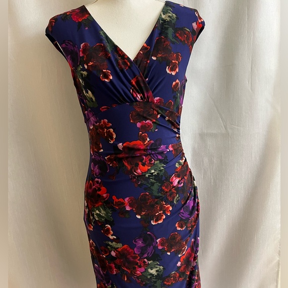 Stretchy, beautiful, multiple colored dress - Picture 2 of 9